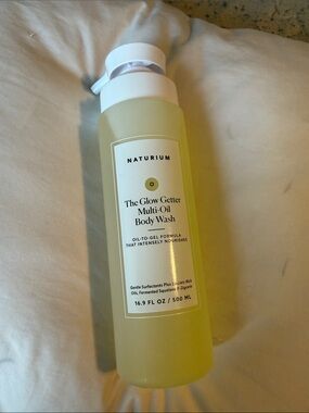 Naturium The Glow Getter Multi-Oil Body Wash - Yellow